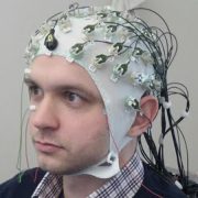 دستگاه ثبت سیگنال الکتریکی مغزی EEG