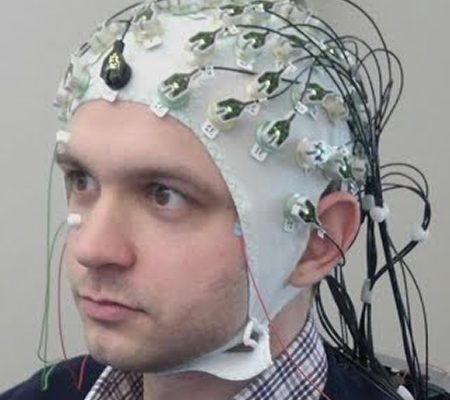 دستگاه ثبت سیگنال الکتریکی مغزی EEG